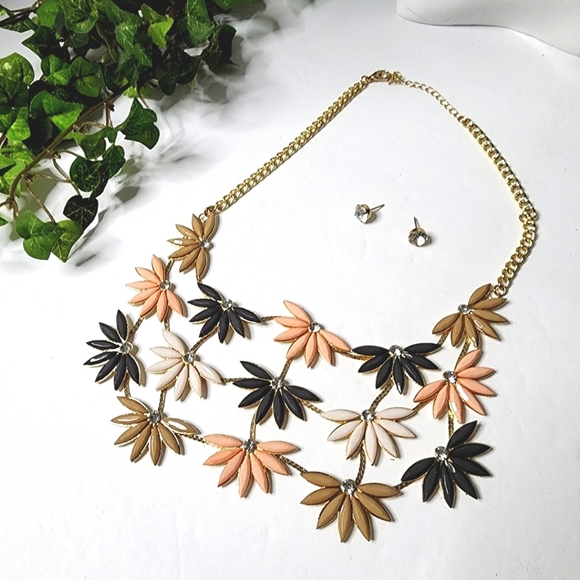 Sophia & Kate Statement Bib Flower Necklace - Picture 5 of 7